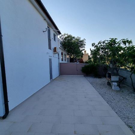 Apartments Ema Vir Exterior foto