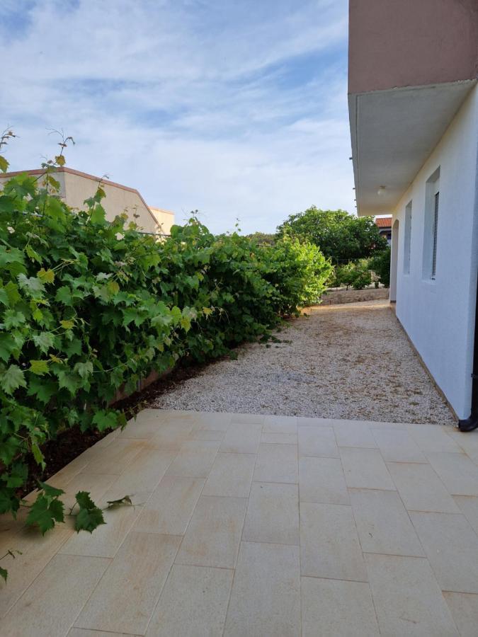 Apartments Ema Vir Exterior foto